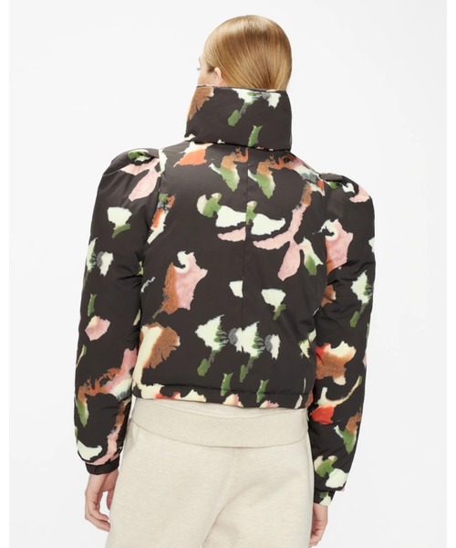 Ted Baker（テッドベーカー）の「PPENNI カラフルプリント Puffer ショートジャケット（ダウンジャケット/コート・レディース・ブラック・0/2/1/3）」の9枚目の写真