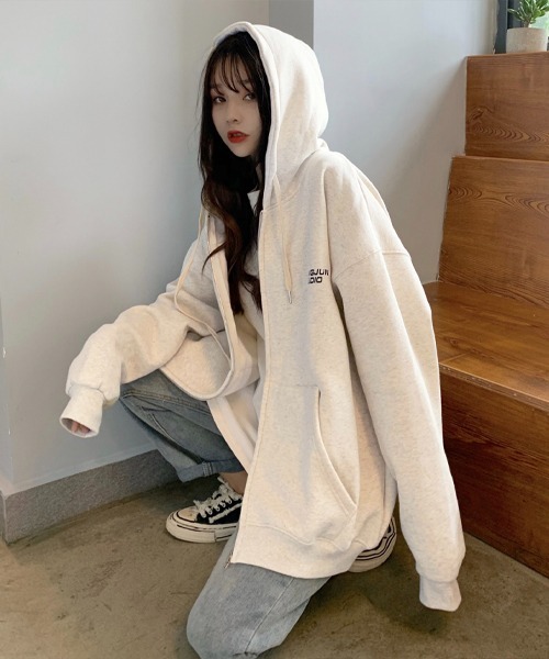 Chaco closet(チャコ クローゼット)の「ワンポイントロゴBIGパーカー(パーカー・レディース・グレー/ライトグレー・FREE)」の6枚目の写真