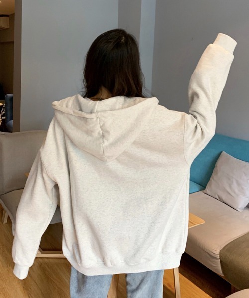 Chaco closet(チャコ クローゼット)の「ワンポイントロゴBIGパーカー(パーカー・レディース・グレー/ライトグレー・FREE)」の7枚目の写真