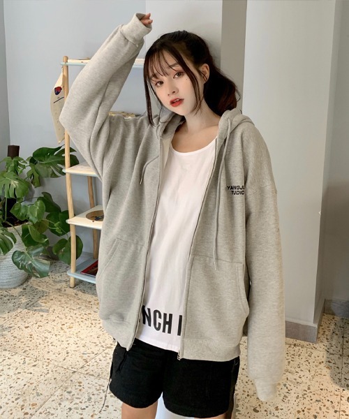 Chaco closet(チャコ クローゼット)の「ワンポイントロゴBIGパーカー(パーカー・レディース・グレー/ライトグレー・FREE)」の10枚目の写真