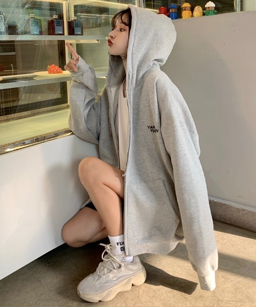 Chaco closet(チャコ クローゼット)の「ワンポイントロゴBIGパーカー(パーカー・レディース・グレー/ライトグレー・FREE)」の12枚目の写真