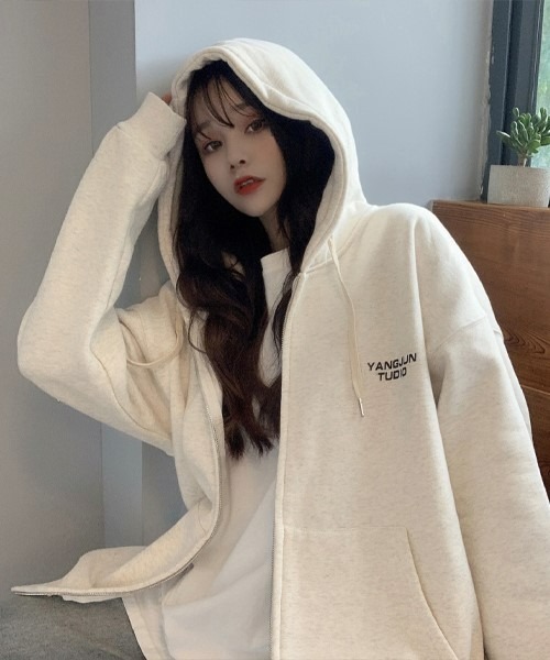 Chaco closet(チャコ クローゼット)の「ワンポイントロゴBIGパーカー(パーカー・レディース・グレー/ライトグレー・FREE)」の3枚目の写真