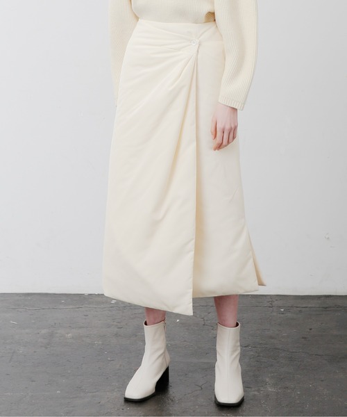 UNDECORATED(アンデコレイテッド)の「UNDECORATED アンデコレイテッド / Re:PL Padded Skirt リサイクルポリエステル パデッドスカート ラップスカート / UDF22407(スカート・レディース・ブラック/キナリ/グレイッシュベージュ・FREE)」の2枚目の写真