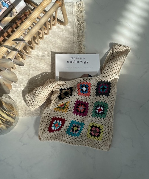 AS KNOW AS plus（アズノゥアズプラス）の「ふんだんクロシェトートバッグ（トートバッグ・レディース・ブラック/キナリ・FREE）」の2枚目の写真