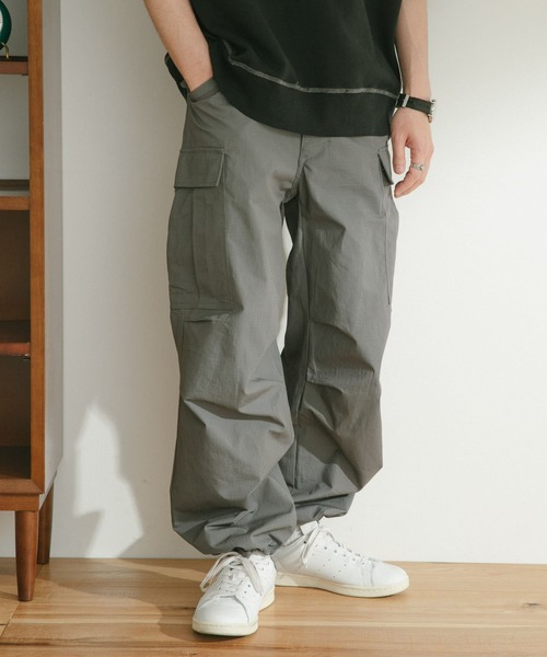 ITEMS URBANRESEARCH（アイテムズ アーバンリサーチ）の「リップストップコットン ファティーグパンツ（カーゴパンツ・メンズ・グレー/カーキ・MEDIUM/LARGE）」の17枚目の写真