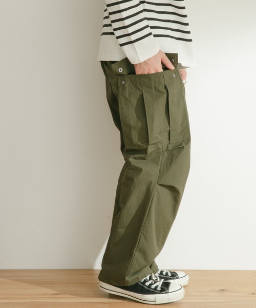 ITEMS URBANRESEARCH（アイテムズ アーバンリサーチ）の「リップストップコットン ファティーグパンツ（カーゴパンツ・メンズ・グレー/カーキ・MEDIUM/LARGE）」の21枚目の写真