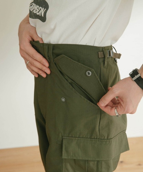 ITEMS URBANRESEARCH（アイテムズ アーバンリサーチ）の「リップストップコットン ファティーグパンツ（カーゴパンツ・メンズ・グレー/カーキ・MEDIUM/LARGE）」の15枚目の写真