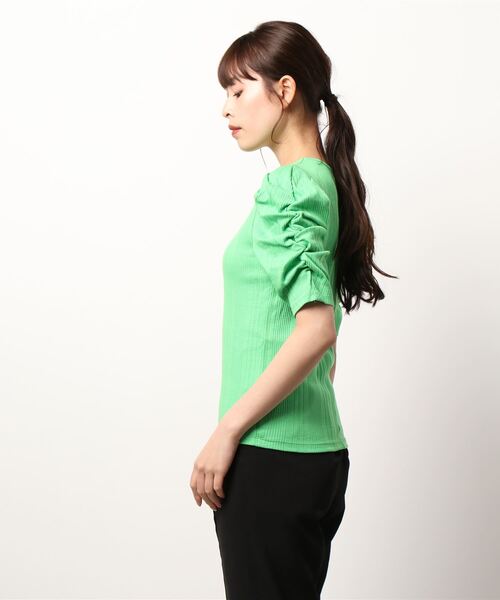 ADAM ET ROPE'（アダムエロペ）の「パフショルダーリブプルオーバー（Tシャツ/カットソー・レディース・ブラック/ピンク/ライトグリーン/キナリ・FREE）」の6枚目の写真