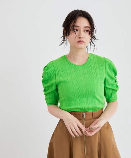 ADAM ET ROPE'（アダムエロペ）の「パフショルダーリブプルオーバー（Tシャツ/カットソー・レディース・ブラック/ピンク/ライトグリーン/キナリ・FREE）」の4枚目の写真