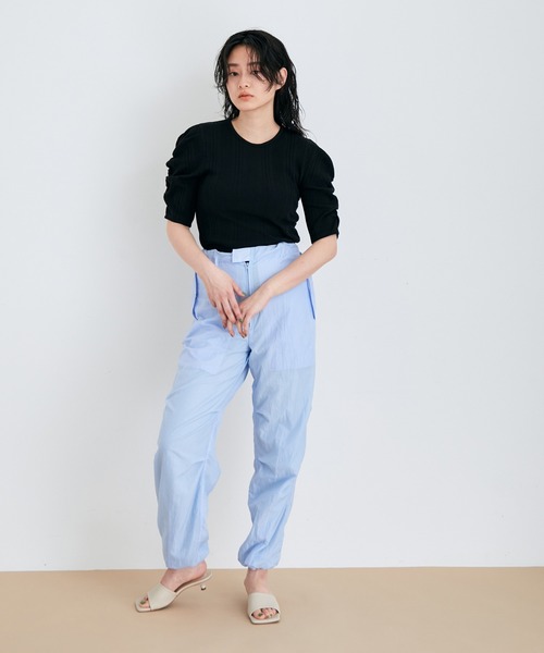 ADAM ET ROPE'（アダムエロペ）の「パフショルダーリブプルオーバー（Tシャツ/カットソー・レディース・ブラック/ピンク/ライトグリーン/キナリ・FREE）」の7枚目の写真