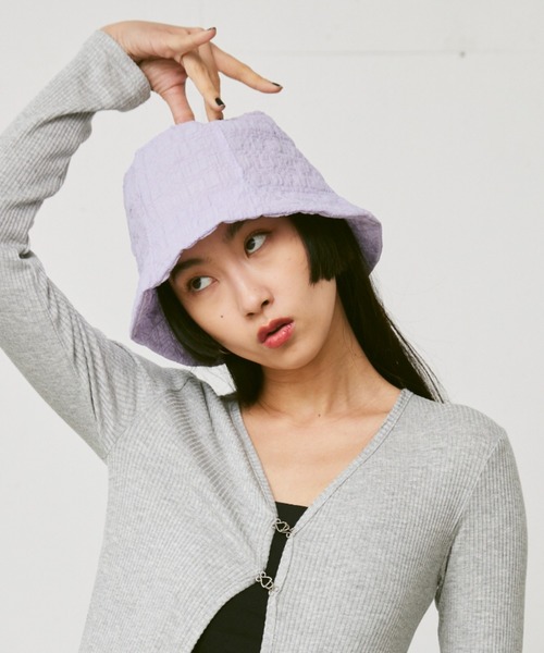 FEKETE（フェケテ）の「JACQUARD BUCKET HAT / 膨れジャガードバケットハット（ハット・レディース・ホワイト/ブラック/グリーン/ライトパープル・FREE）」の4枚目の写真