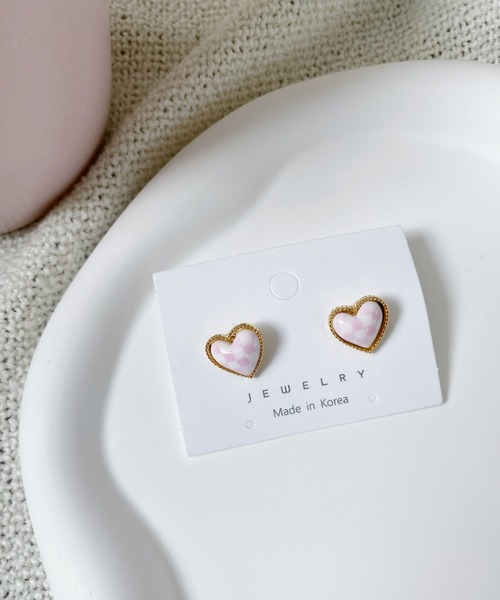 at12:03（アットイチニーゼロサン）の「チェックハートピアス（ピアス（両耳用）・レディース・ブラック/パープル/レッド/ピンク/ブルー/その他1・FREE）」の2枚目の写真