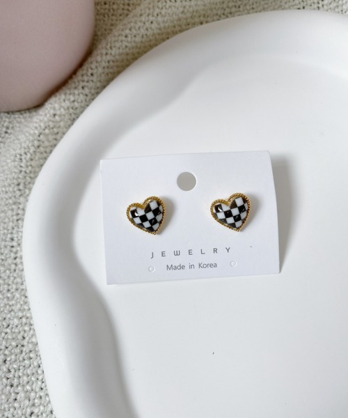 at12:03（アットイチニーゼロサン）の「チェックハートピアス（ピアス（両耳用）・レディース・ブラック/パープル/レッド/ピンク/ブルー/その他1・FREE）」の3枚目の写真