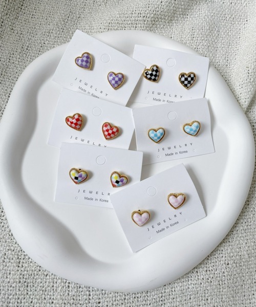 at12:03（アットイチニーゼロサン）の「チェックハートピアス（ピアス（両耳用）・レディース・ブラック/パープル/レッド/ピンク/ブルー/その他1・FREE）」の7枚目の写真