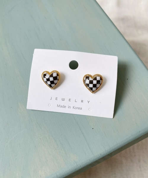 at12:03（アットイチニーゼロサン）の「チェックハートピアス（ピアス（両耳用）・レディース・ブラック/パープル/レッド/ピンク/ブルー/その他1・FREE）」の8枚目の写真