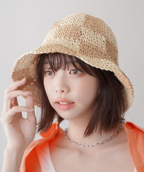 SPINNS（スピンズ）の「チェックデザイン ストローハット（ハット・レディース・ベージュ/ホワイト・ONESIZE）」の3枚目の写真