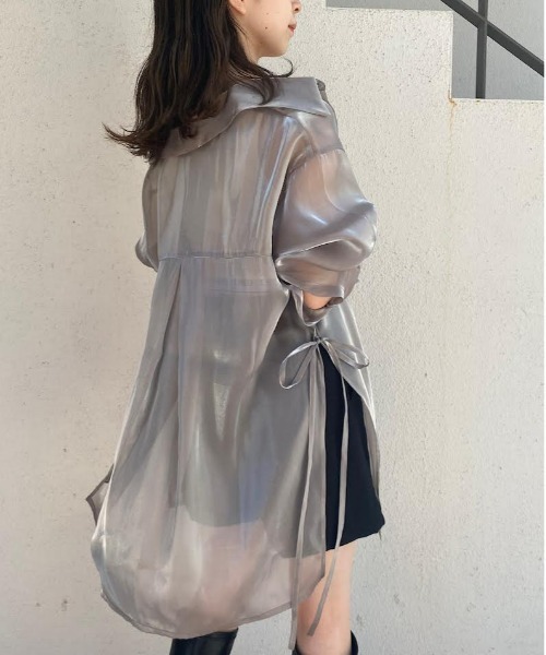 Chico（チコ）の「サイドスリットシアーグロスシャツ（シャツ/ブラウス・レディース・ピンク/アイボリー/グレイッシュベージュ/グレー・FREE）」の2枚目の写真