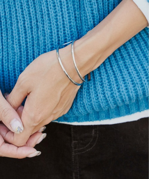 Auntie Rosa Holiday(アンティローザホリデー)の「ツインラインバングル(バングル/リストバンド・レディース・シルバー/ゴールド・FREE)」の1枚目の写真