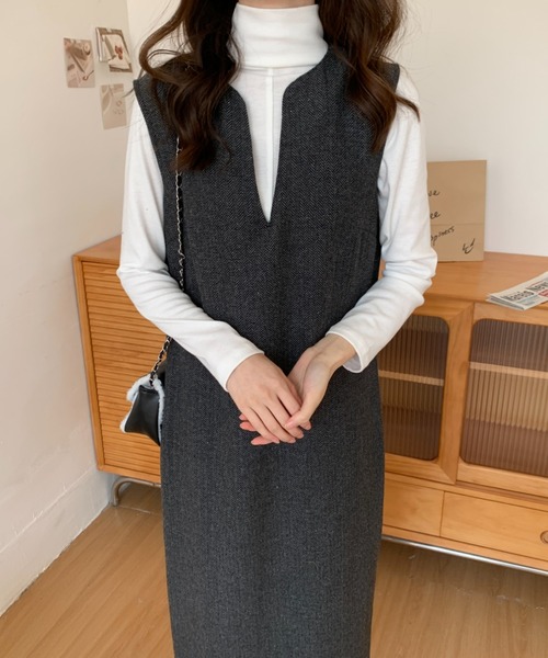 ABITOKYO(アビトーキョー)の「バックスリットスキッパーロングジャンパースカート(ジャンパースカート・レディース・グレー/ブラック/ブラウン・S/M)」の2枚目の写真