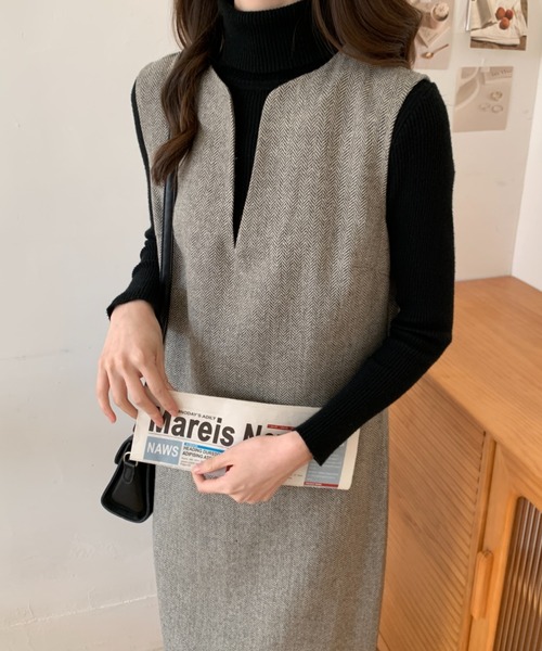 ABITOKYO(アビトーキョー)の「バックスリットスキッパーロングジャンパースカート(ジャンパースカート・レディース・グレー/ブラック/ブラウン・S/M)」の4枚目の写真
