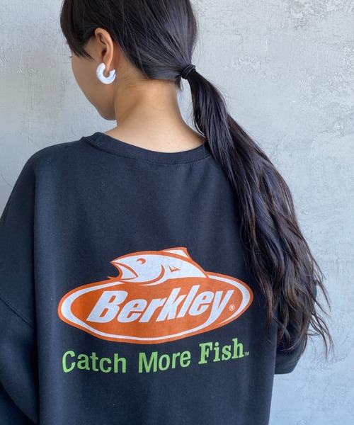 Russell Athletic（ラッセルアスレティック）の「[RUSSELL ATHLETIC/ラッセル アスレチック] BERKLEY×RUSSEL ATHLETIC 別注 オーバルロゴプリントスウェット（スウェット・レディース・ホワイト/ブラック・L/M）」の2枚目の写真