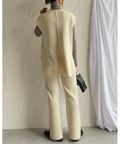 She's Closet(シーズクローゼット)の「ノーカラー深vネックニットベスト&ニットパンツスタイルセットアップ(セットアップ・レディース・ブラック/アイボリー/グレイッシュベージュ・FREE)」の9枚目の写真