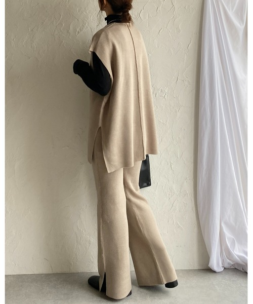 She's Closet(シーズクローゼット)の「ノーカラー深vネックニットベスト&ニットパンツスタイルセットアップ(セットアップ・レディース・ブラック/アイボリー/グレイッシュベージュ・FREE)」の12枚目の写真