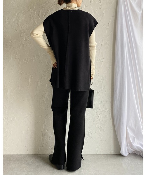 She's Closet(シーズクローゼット)の「ノーカラー深vネックニットベスト&ニットパンツスタイルセットアップ(セットアップ・レディース・ブラック/アイボリー/グレイッシュベージュ・FREE)」の15枚目の写真