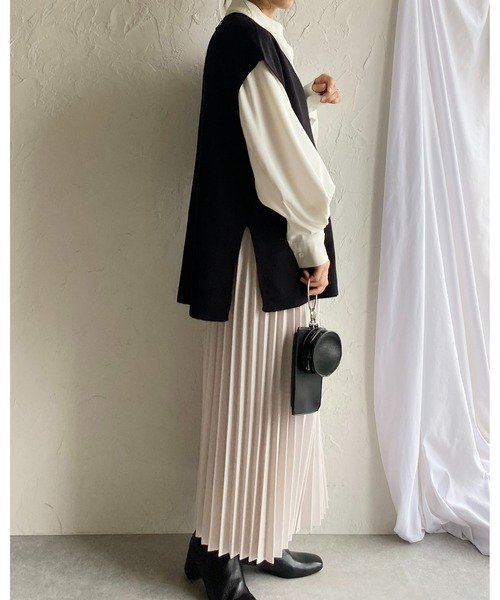 She's Closet(シーズクローゼット)の「ノーカラー深vネックニットベスト&ニットパンツスタイルセットアップ(セットアップ・レディース・ブラック/アイボリー/グレイッシュベージュ・FREE)」の19枚目の写真