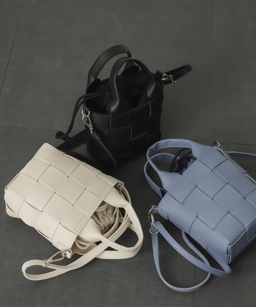 URBAN RESEARCHDOOARS青と茶色の編み込みショルダーバッグ URBAN RESEARCHDOOARS青と茶色の編み込みショルダーバッグ