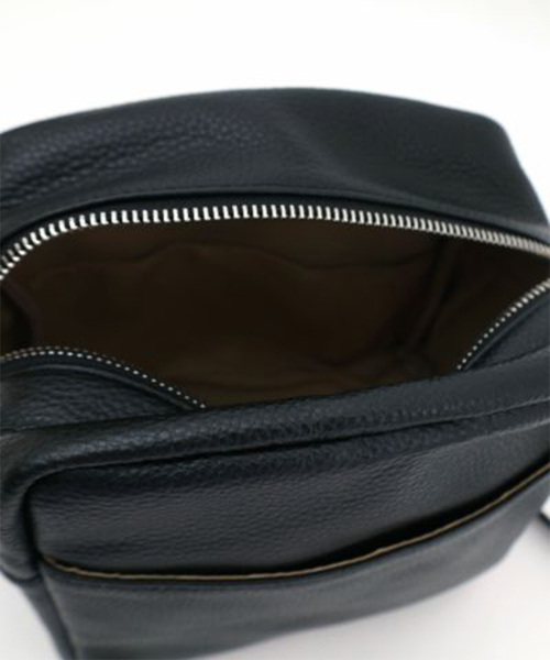 nop de nod（ノップドゥノッド）の「スクエアレザーポシェット（ショルダーバッグ・レディース・グレー/ブラック/アイボリー・8/フリー）」の22枚目の写真