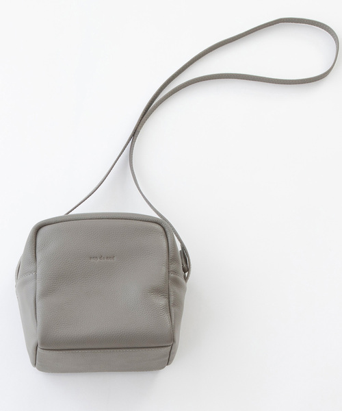 nop de nod（ノップドゥノッド）の「スクエアレザーポシェット（ショルダーバッグ・レディース・グレー/ブラック/アイボリー・8/フリー）」の18枚目の写真
