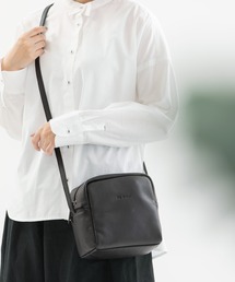 スクエアレザーポシェット