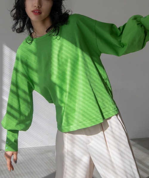 VACANCY（ヴァカンシー）の「袖ボリュームカフスボタントップス（Tシャツ/カットソー・レディース・ライトグレー/ブラック/グリーン・FREE）」の5枚目の写真