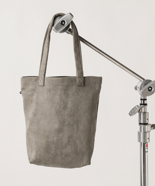 JOURNAL STANDARD relume（ジャーナルスタンダード　レリューム）の「【WEB限定】テック スウェード トートバッグ（トートバッグ・メンズ・グレー/ライトグレー/ブルー/カーキ/ブラック/ピンク系その他・FREE）」の4枚目の写真