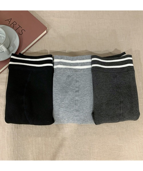 LAFFMO（ラフモ）の「裏起毛ラインレギンストレンカパンツ（レギンス/スパッツ・レディース・ブラック/ダークグレー/ライトグレー・FREE）」の4枚目の写真