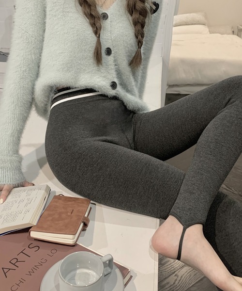 LAFFMO（ラフモ）の「裏起毛ラインレギンストレンカパンツ（レギンス/スパッツ・レディース・ブラック/ダークグレー/ライトグレー・FREE）」の7枚目の写真