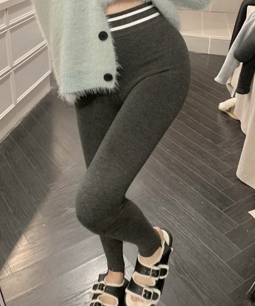 LAFFMO（ラフモ）の「裏起毛ラインレギンストレンカパンツ（レギンス/スパッツ・レディース・ブラック/ダークグレー/ライトグレー・FREE）」の8枚目の写真