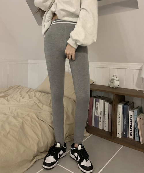 LAFFMO（ラフモ）の「裏起毛ラインレギンストレンカパンツ（レギンス/スパッツ・レディース・ブラック/ダークグレー/ライトグレー・FREE）」の10枚目の写真