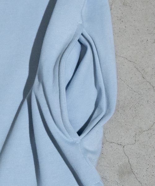 JOHN'S CLOSET（ジョンズクローゼット）の「【31】2WAY SLEEVE グラフィックプリント ハーフジップ（Tシャツ/カットソー・レディース・ホワイト/ブラック/ブラック系/ホワイト系/サックスブルー/ホワイト系1/ブラック系1・LARGE/MEDIUM）」の14枚目の写真