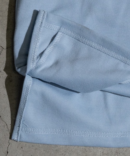 JOHN'S CLOSET（ジョンズクローゼット）の「【31】2WAY SLEEVE グラフィックプリント ハーフジップ（Tシャツ/カットソー・レディース・ホワイト/ブラック/ブラック系/ホワイト系/サックスブルー/ホワイト系1/ブラック系1・LARGE/MEDIUM）」の15枚目の写真