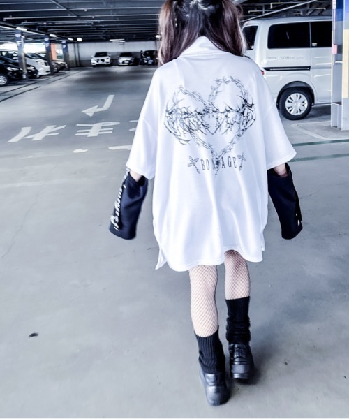 JOHN'S CLOSET（ジョンズクローゼット）の「【31】[新色追加] 2WAY SLEEVE グラフィックプリント ハーフジップ 半袖/ロンT/ギミック（Tシャツ/カットソー・レディース・ホワイト/ブラック/ブラック系/ホワイト系/サックスブルー/ホワイト系1/ブラック系1/ホワイト系2/ブラック系2・LARGE/MEDIUM）」の20枚目の写真