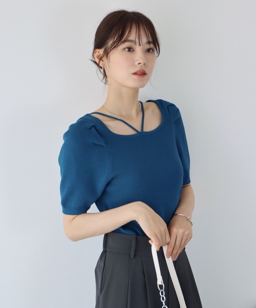 BLUEEAST（ブルーイースト）の「前後2WAYホルターネックプルオーバー（ニット/セーター・レディース・ブラック/ベージュ/オフホワイト/ブルー・MEDIUM）」の4枚目の写真