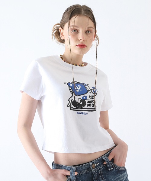 BadBlue（バッドブルー）の「【BadBlue 】DJ BadBear Crop Tee White（Tシャツ/カットソー・レディース・ホワイト×ブルー・FREE）」の2枚目の写真