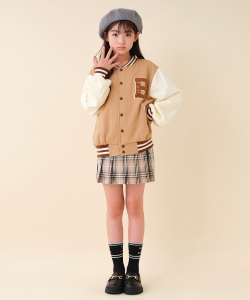 by LOVEiT(バイラビット)の「Bワッペン裏毛スタジャン(Tシャツ/カットソー・キッズ・ブラック/ベージュ/ピンク・140cm/130cm/160cm/150cm/120cm)」の18枚目の写真