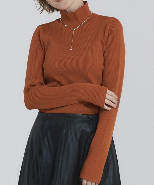 abahouse mavie(アバハウスマヴィ)の「ポリエステルリブハイネック(ニット/セーター・レディース・ホワイト/ホワイト系その他/ブラック/ダークオレンジ・フリー)」の1枚目の写真