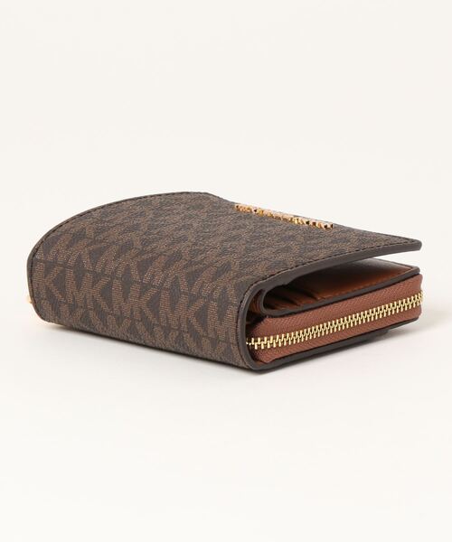 MICHAEL KORS(マイケルコース)の「JET SET TRAVEL ジップ チャーム ウォレット ミディアム - MKシグネチャー(財布・レディース・ブラウン・FREE)」の2枚目の写真