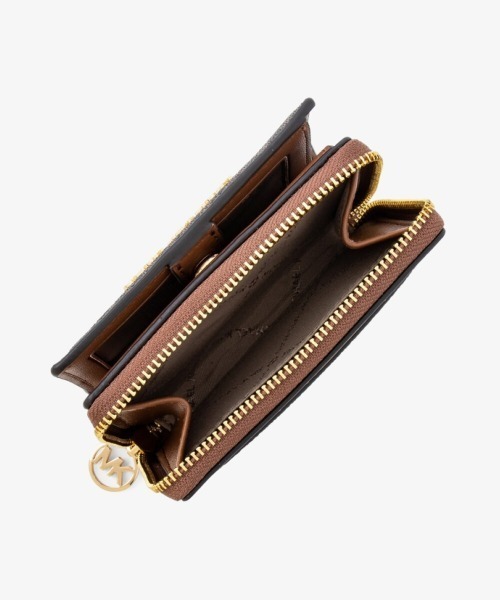 MICHAEL KORS(マイケルコース)の「JET SET TRAVEL ジップ チャーム ウォレット ミディアム - MKシグネチャー(財布・レディース・ブラウン・FREE)」の5枚目の写真