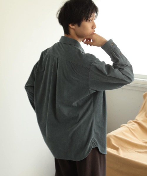 SENSE OF PLACE by URBAN RESEARCH(センスオブプレイスバイアーバンリサーチ)の「コーデュロイルーズシャツ(シャツ/ブラウス・メンズ・ブラック/ブルー/アイボリー/ライトカーキ・LARGE/MEDIUM)」の4枚目の写真