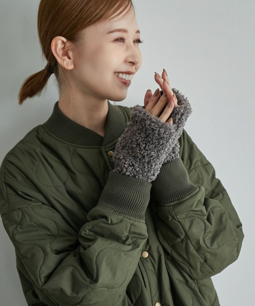 ROPE' PICNIC（ロペピクニック）の「ボアフィンガーレスグローブ（手袋・レディース・チャコールグレー/ベージュ・FREE）」の2枚目の写真